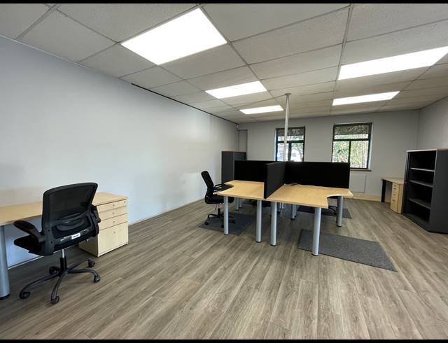 160M² OFFICE TO LET IN LYME PARK